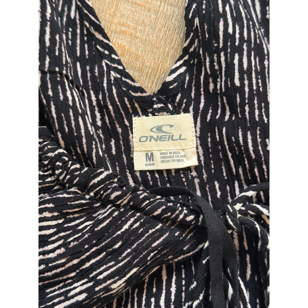 O'Neill Jalen Cold Shoulder Top Black White Printed Tassel Cami Blouse M NWT‎ - Picture 4 of 7